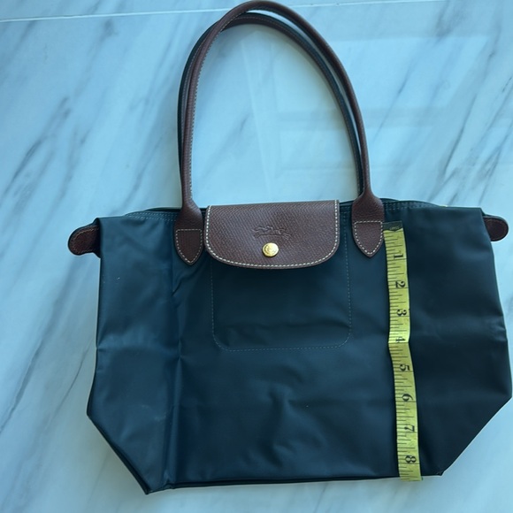 Longchamp new w/o tags. It’s either a dark gray or black. - Picture 11 of 13